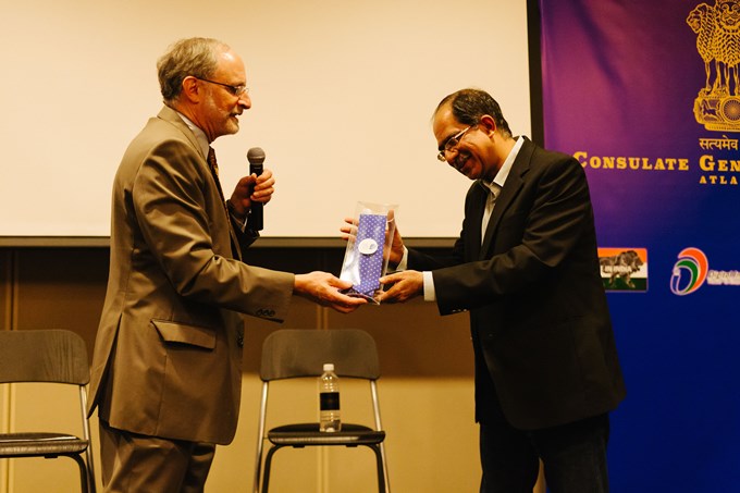 Consulate_ presenting Sharad Sharma with a tie680.jpg